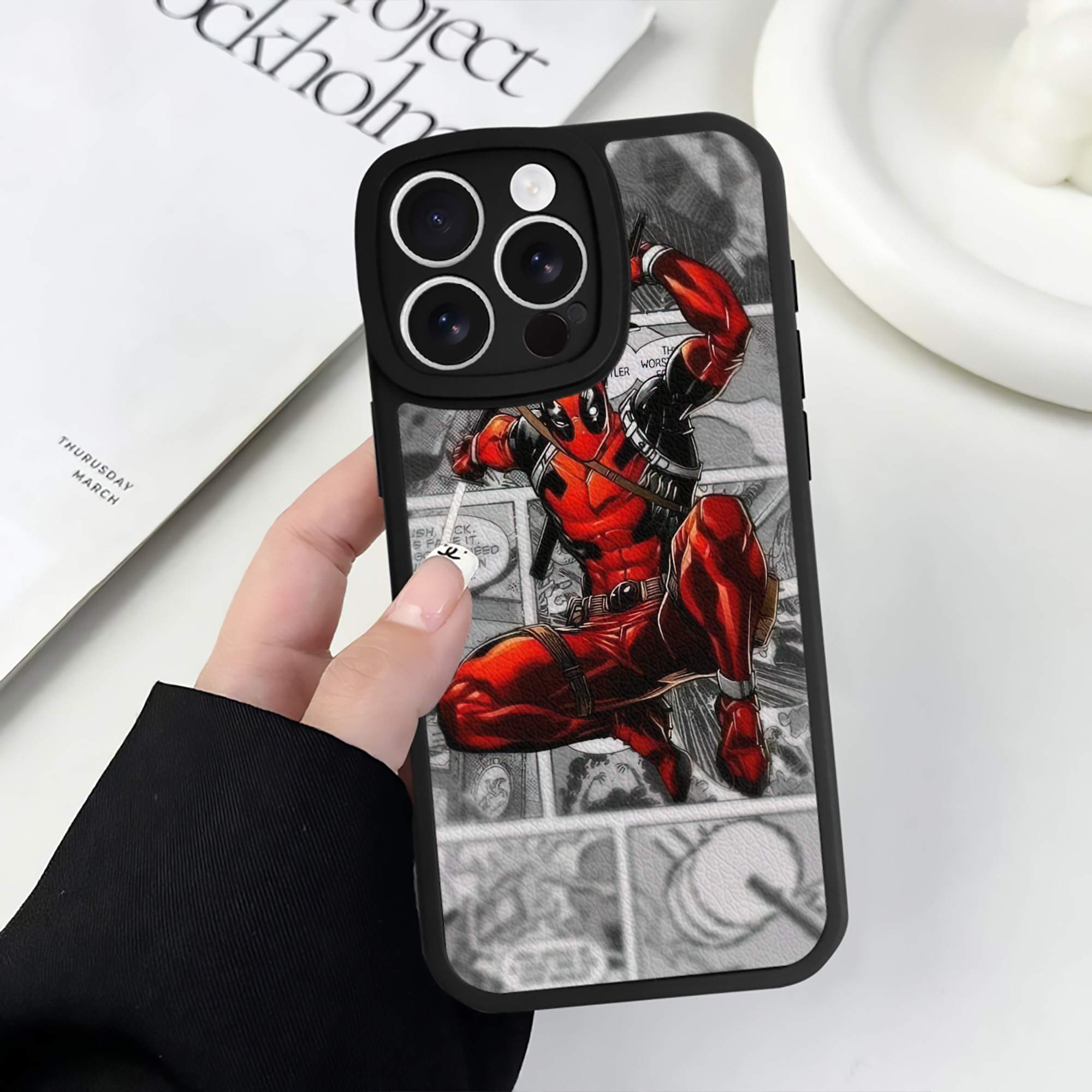 （画像用） Deadpool デッドプール 【iPhone 16シリーズ対応】シリコンスマホケース（レザー調） 材質：シリコン